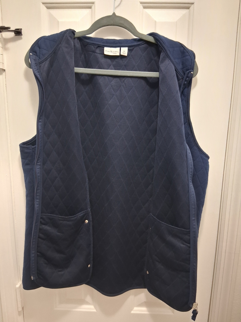 Kim Rogers Curvy Quilted Navy Sleeveless Vest With Inside Pockets. - Picture 2 of 5